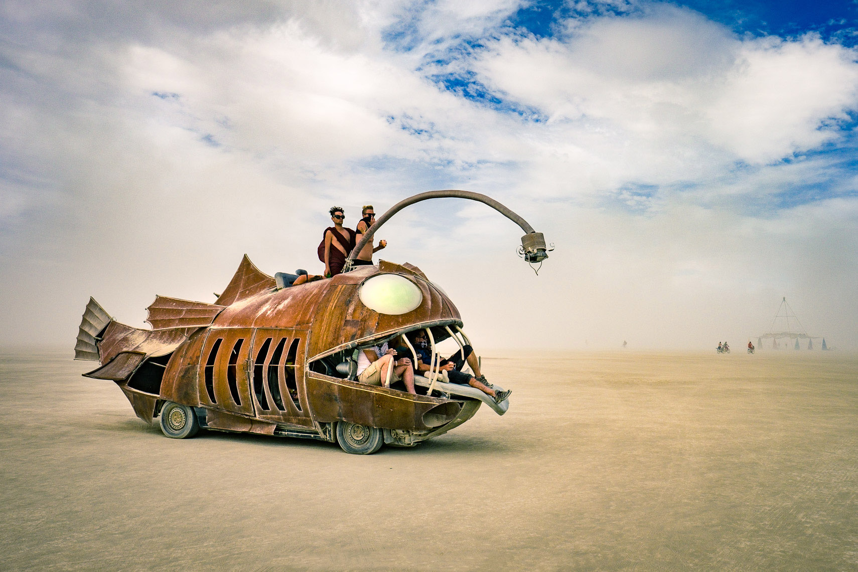 01_BurningMan2016-flame-throwingfish-4721_APF