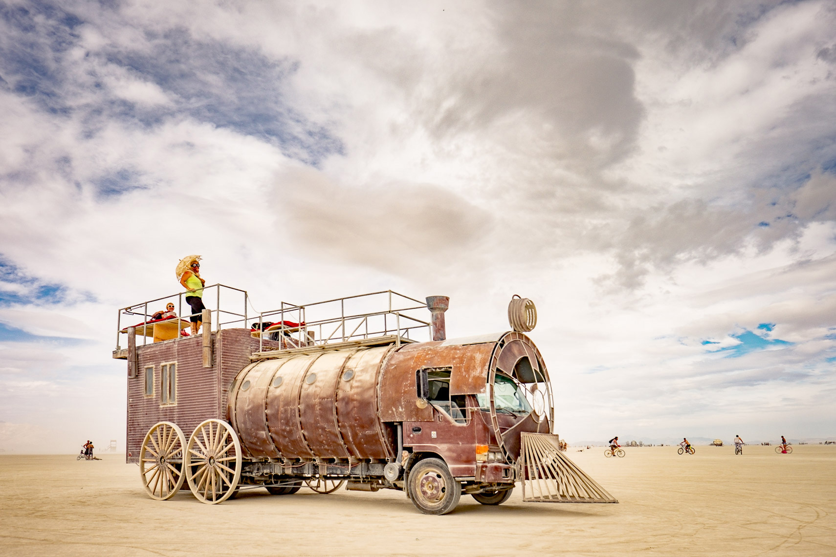 02_BurningMan2016-IronHorselocomotiveartcar-4739_APF
