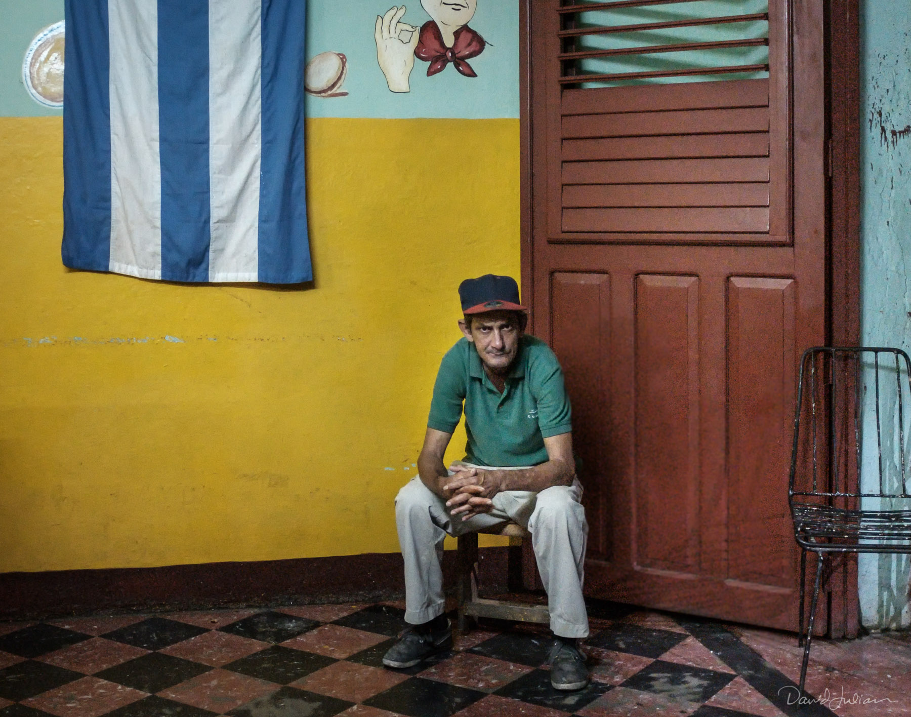 DavidJulian_CUBA2018_Camagueymaningreenshirt-2.1800px