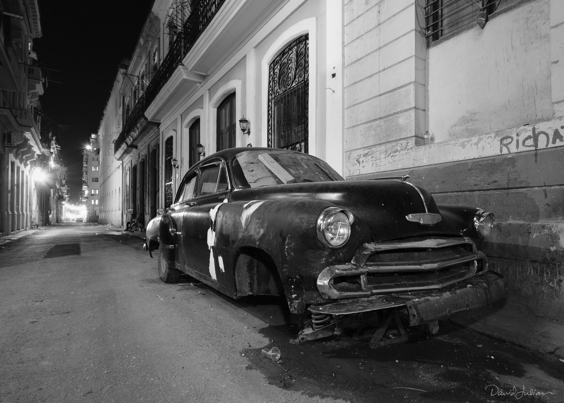 DavidJulian_CUBA2018_Havana-wreckedcar9104.1800px